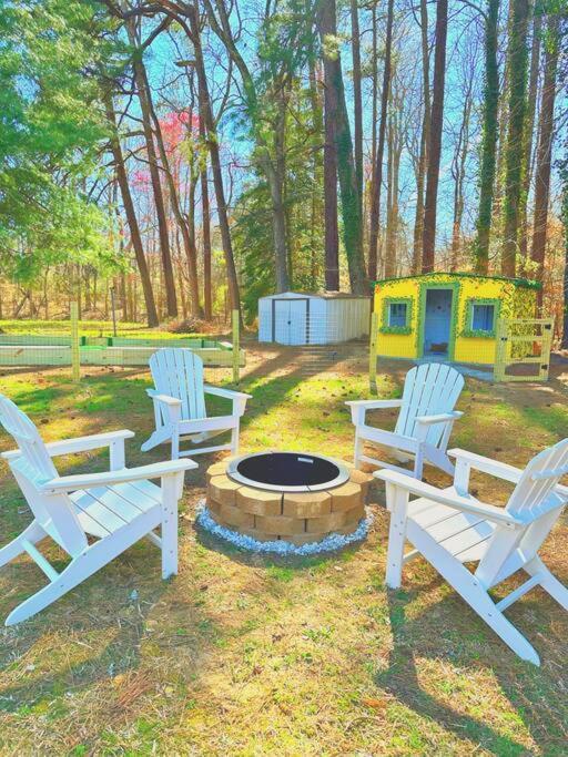 Uncle Bill'S Lodge & Soccer Pool Showdown Surry Exteriér fotografie