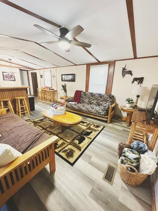 Uncle Bill'S Lodge & Soccer Pool Showdown Surry Exteriér fotografie