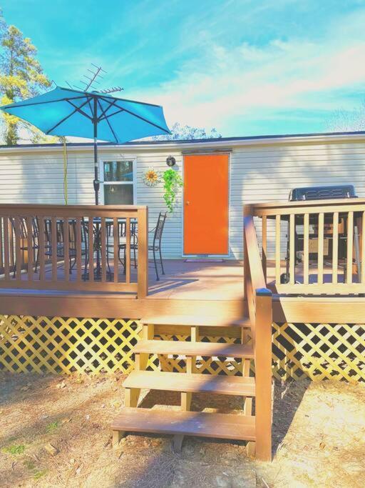 Uncle Bill'S Lodge & Soccer Pool Showdown Surry Exteriér fotografie